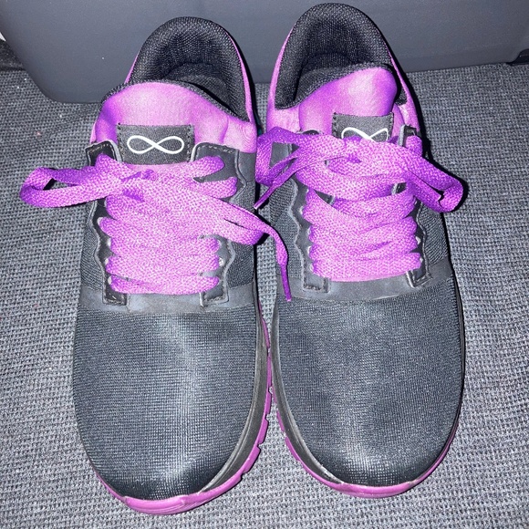 Womens sneakers size 5 - Picture 1 of 4